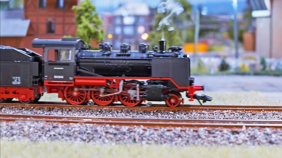 Die Märklin-Dampflok raucht zum Glück ganz ohne Schadstoffe. Ein Vorteil gegenüber dem Original.