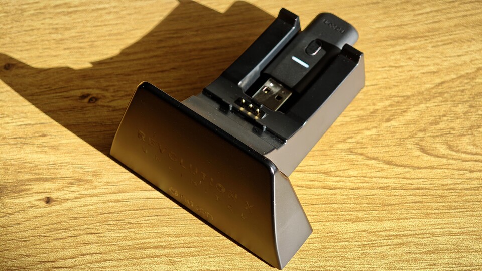 Der USB-Dongle verwendet einen USB-A-Stecker. (Bildquelle: Duy Linh DinhGameStar Tech)