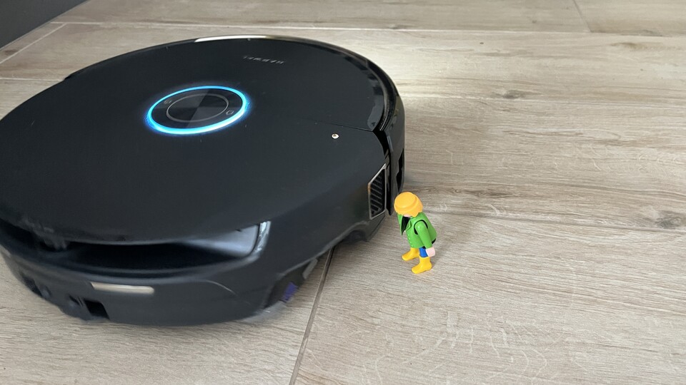 Selbst Kleinstobjekte wie dieses Playmobil-Männchen werden erkannt und umfahren.