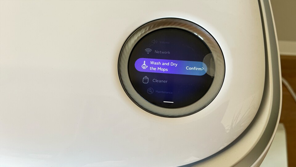 Das nützliche LCD-Display bietet etliche Einstellungen und wünsche ich mir in Zukunft auch bei anderen Robotern.