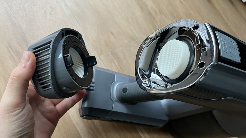 Der HEPA-Filter an der Rückseite sorgt für gefilterte Abluft.