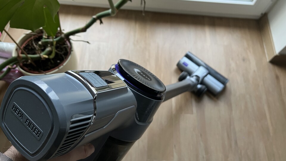 Im Alltag ist der Sauger etwas schwer, was zu Handermüdungen bei längerer Anwendungsdauer führt.