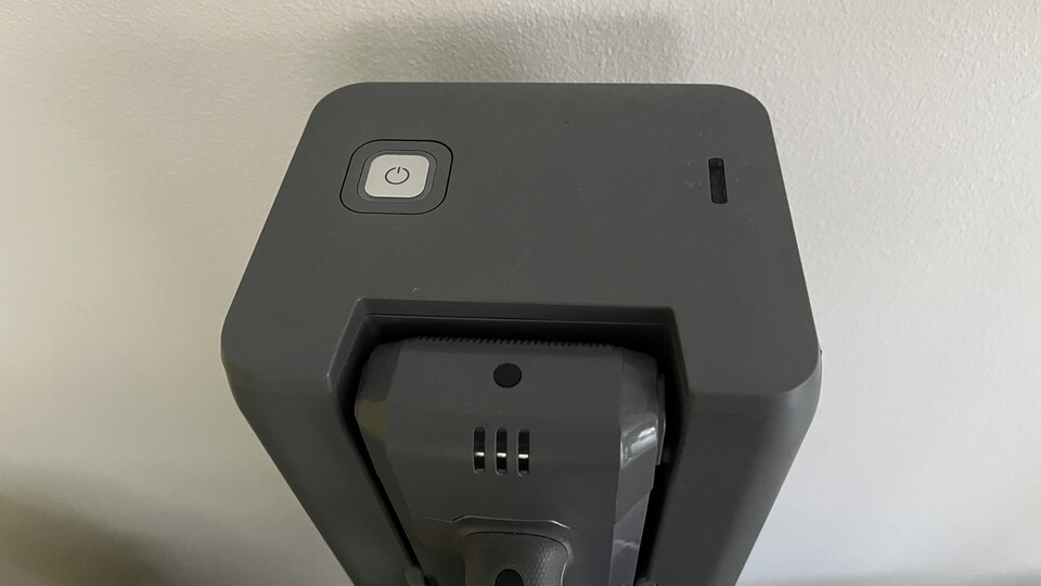 An der Oberseite befindet sich der (versteckte) Akku sowie der Kopf zum Entlehren.