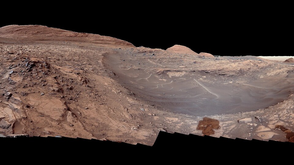 Dieses Bild des Gediz Vallis Kanals hat Curiosity am 31. März 2024 aufgenommen. Spielte Wasser bei der Entstehung des Kanals eine Rolle? (Bild: NASA)