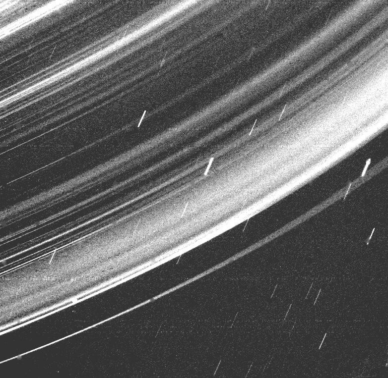 Die Staubringe des Uranus, wie sie Voyager 2 einst fotografierte. (Bildquelle: NASAJPL)