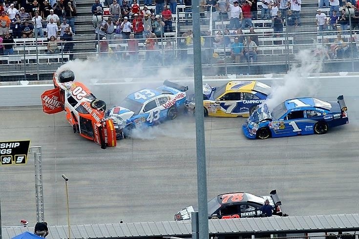 NASCAR ist vor allem in den USA ein beliebter Rennsport - nicht zuletzt wg. der spektakulären Unfälle.