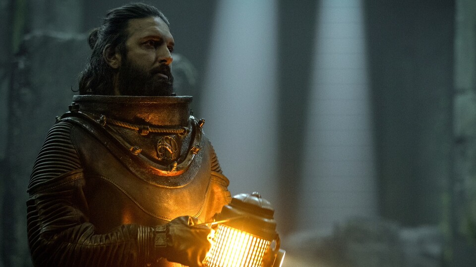 In Star Trek: Discovery »nur« Teil der Enterprise-Crew, in Nautilus der Captain seines eigenen Schiffs: Shazad Latif.