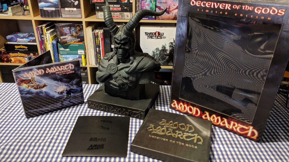 Amon Amarths »Deceiver of the Gods« war und ist ein besonderes Album für mich, mit dem ich viele wichtige Erinnerungen verbinde. Es ist schön, das immer vor Augen zu haben. (Bildquelle: Nele WobkerGameStar Tech)