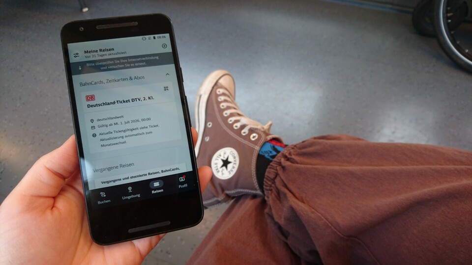 Dieses Handy nehme ich ausschließlich für mein Deutschland-Ticket mit auf Reisen. Wenn die App nicht mehr unterstützt wird, brauche ich ein neues. (Bildquelle: Nele WobkerGameStar Tech)