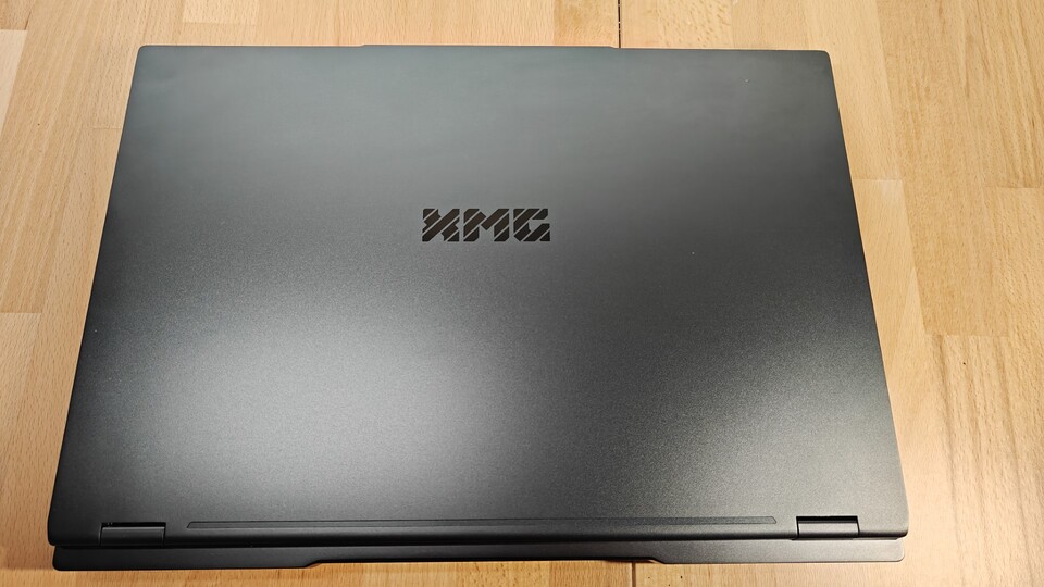 Gehäuse und Deckel bestehen aus Aluminium.