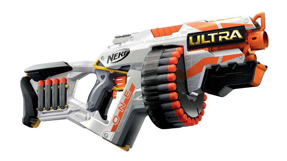 Ultra One heißt die erste Nerf Gun von Hasbro, welche die neuen Darts einsetzt - gut zu erkennen sind die neuen Pfeile am verschlankten Heck samt Finnen.