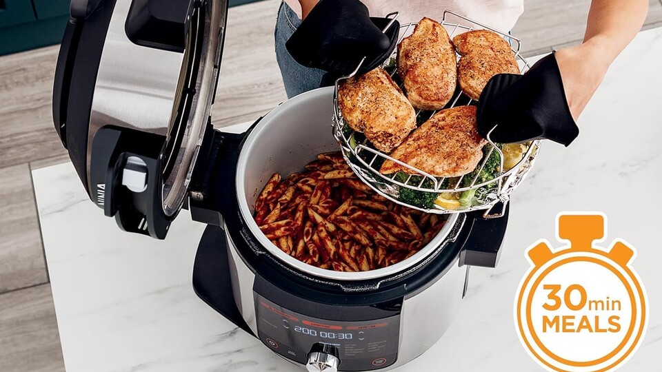 Der neue Ninja SmartLid ist Schnellkochtopf, Airfryer, Kombidämpfer, Reiskocher, Grill, Dörrautomat und noch vieles mehr in einem.