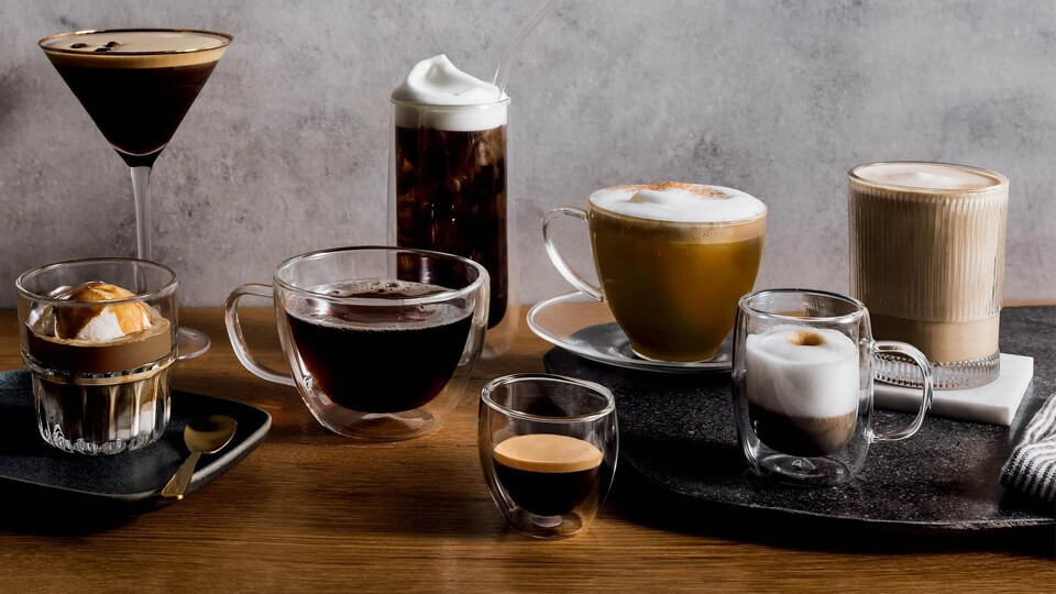 All diese Kaffeekreationen packt die Ninja Luxe Café!
