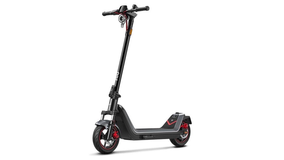 Der NIU KQi 300X macht Druck: 500 Watt Nennleistung und bis zu 1.000 Watt Motorleistung stecken im E-Scooter.
