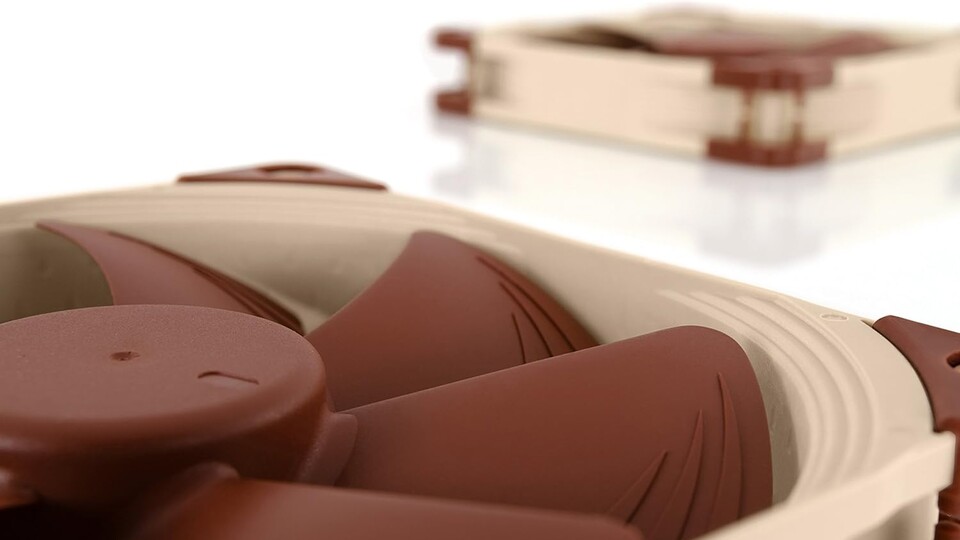 Der NF-A14 PWM ist 140 mm lang sowie breit und passt damit in die meisten Gehäuse. Die Höhe von 25 mm sorgt für besseres statischen Druck.