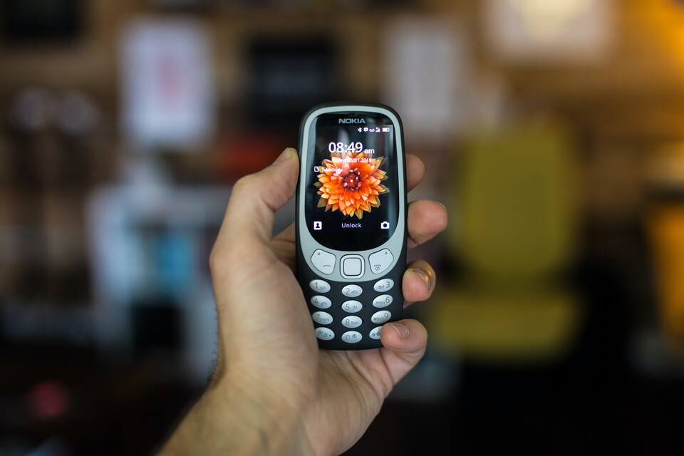 Das neue Nokia 3310 ist dem alten frappierend ähnlich - sogar die Farbe wurde 1:1 übernommen.