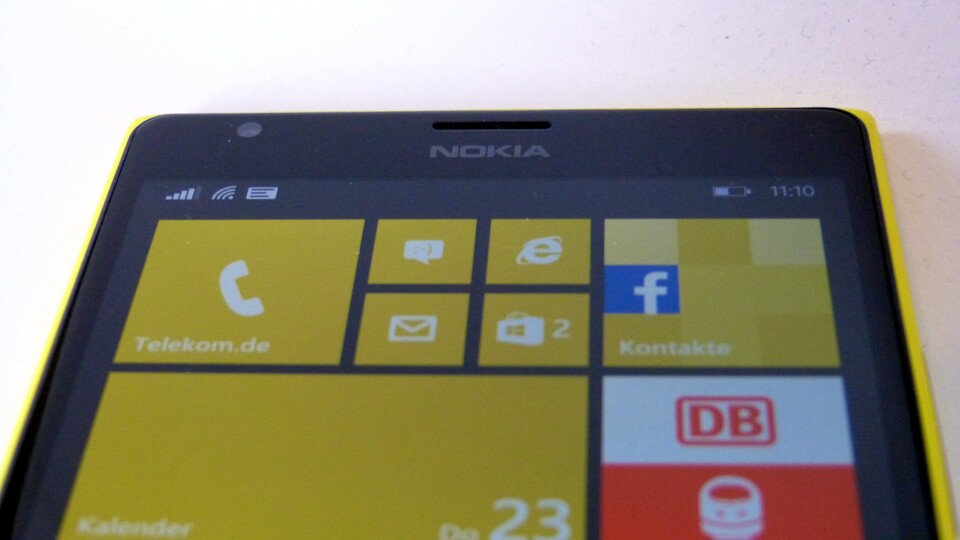 Mit sechs Zoll Diagonale und Full-HD-Auflösung lässt sich Windows Phone 8.1 sehr komfortabel ohne ungewollte Fehltipper bedienen.