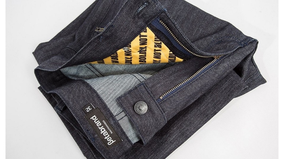 Norton & Betabrand wollen Jeans mit RFID-Blocker anbieten.(Bildquelle: Betabrand)