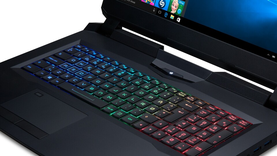 Die regelbare RGB-Beleuchtung vereinfacht die Bedienung bei dunklen Lichtverhältnissen. Das Tippgefühl der Tastatur überzeugt beim Spielen und Schreiben.