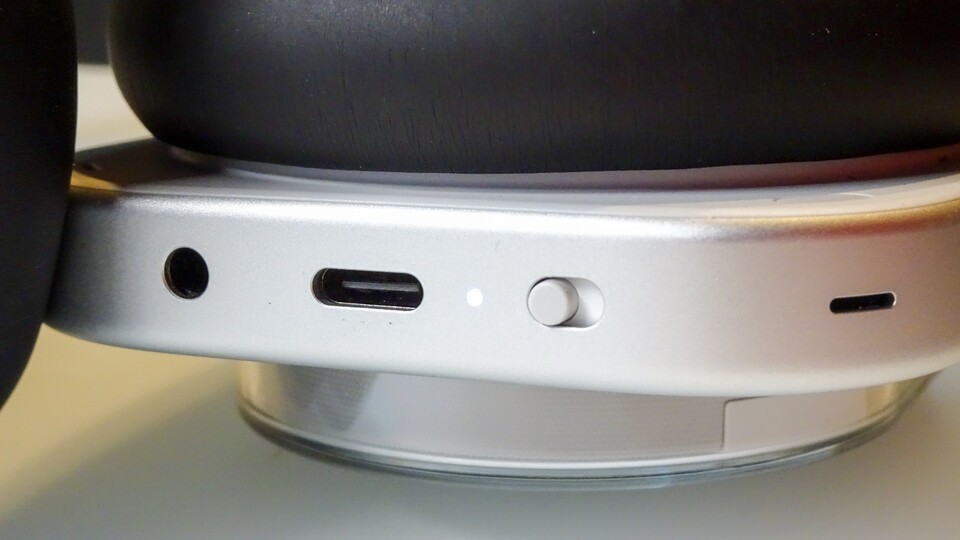 Betreiben lässt sich der Kopfhörer auch via USB-C und 3,5-Millimeter-Audiokabel. (Bildquelle: GameStar Tech)