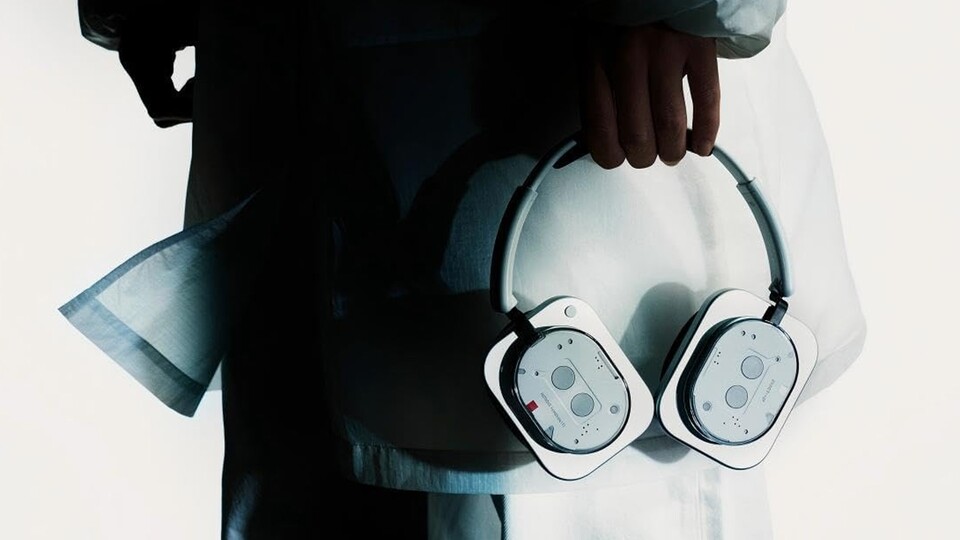 Minimalistisches Design mit Durchblick: Das Nothing Headphone (1) bleibt dem transparenten und zeitlosen Stil der Marke treu.