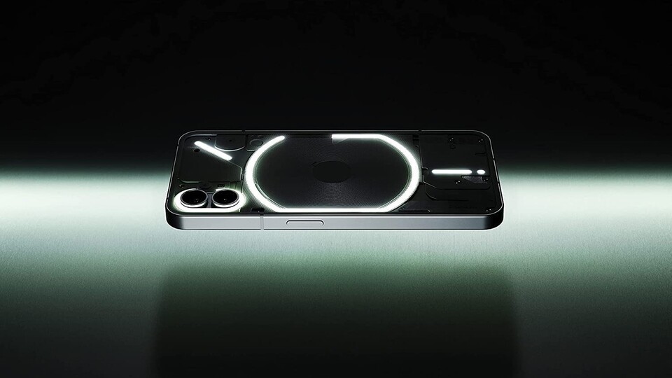 Das Glyph-Interface auf der Rückseite des Nothing Phone (1) zeigt euch mit spektakulären Lichtmustern, wenn beispielsweise ein Anruf eingeht oder ihr eine Nachricht erhalten habt.