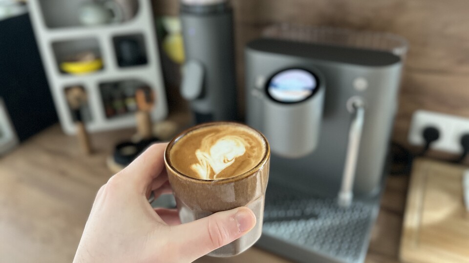 Mmmhhh – schön cremig und aromatisch. An meiner Latte-Art muss ich aber noch arbeiten.