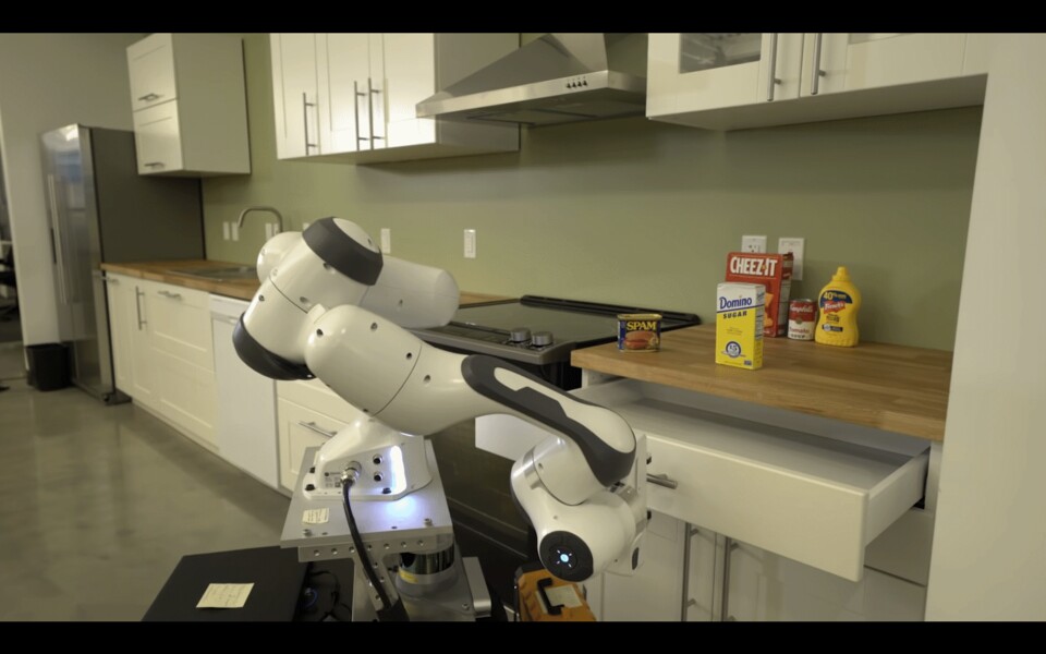 In Nvidias neuem Robotics Lab will der Hersteller Roboter entwickeln, die sicher mit Menschen zusammenarbeiten können.