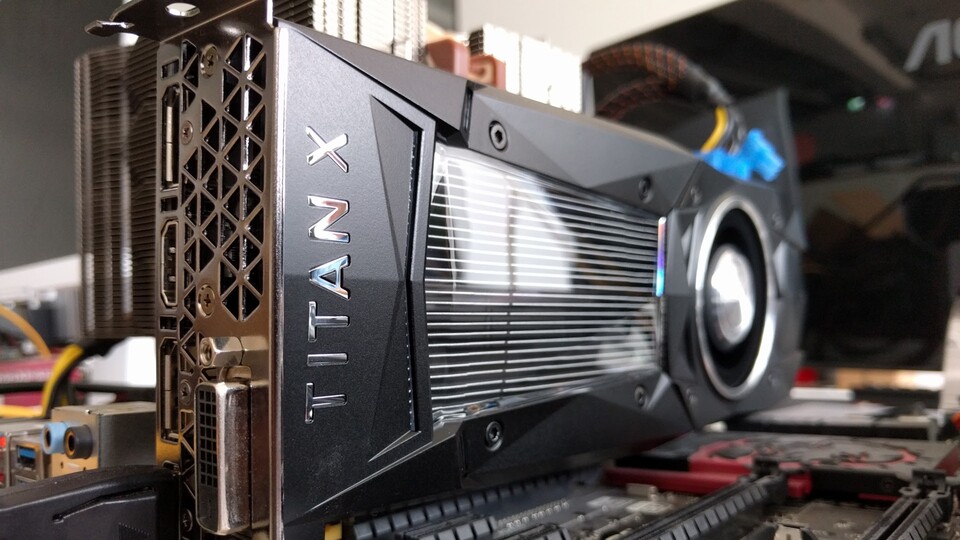 Während die Geforce GTX Titan X auf der Maxwell-Architektur basiert, baut die neue Titan X ohne »Geforce«- und »GTX«-Zusatz auf der Pascal-Architektur auf.