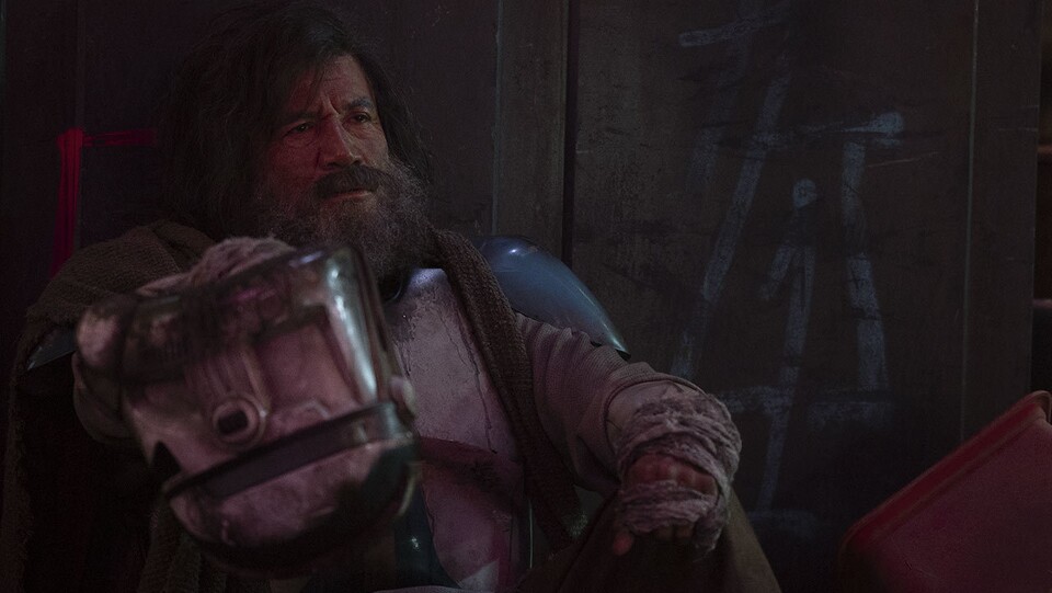 Der obdachlose Klonkrieger in der Kenobi-Serie hört auf den Namen Nax und wird tatsächlich wieder von Temuera Morrison gespielt. Bildquelle: DisneyLucasfilm