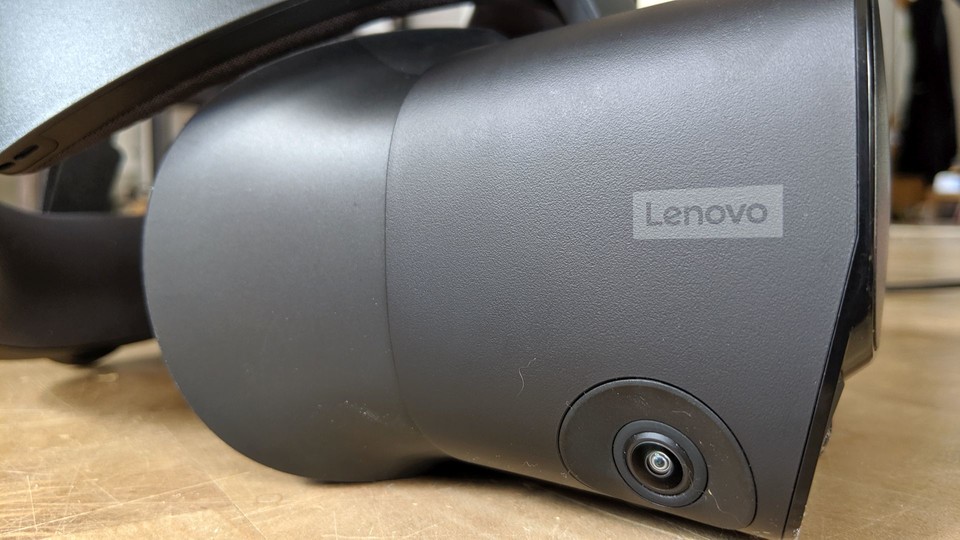 Oculus Rift S nutzt insgesamt 5 Kameras in der VR-Brille für das Tracking. Valve Index vertraut auf das präzisere externe Lighthouse-System.