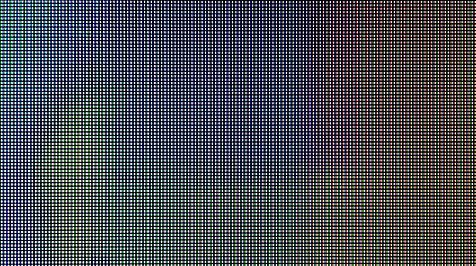 Das Pixelraster eines OLED-Panels in einer Makroaufnahme. (Quelle: Adobe Stock)