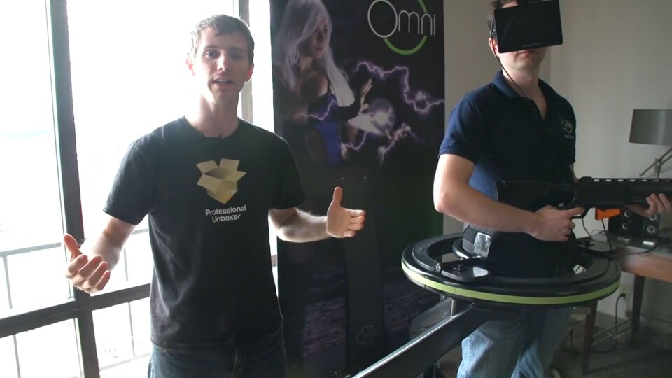 Das omnidirektionale Laufband Virtuix Omni bietet im Zusammenspiel mit der VR-Brille Oculus Rift ein fast schon perfektes Virtual-Reality-Erlebnis.