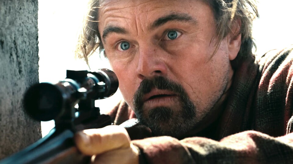 Leo schlüpft in One Battle After Another in die Schuhe eines alten Widerständlers. Bildquelle: Warner Bros.