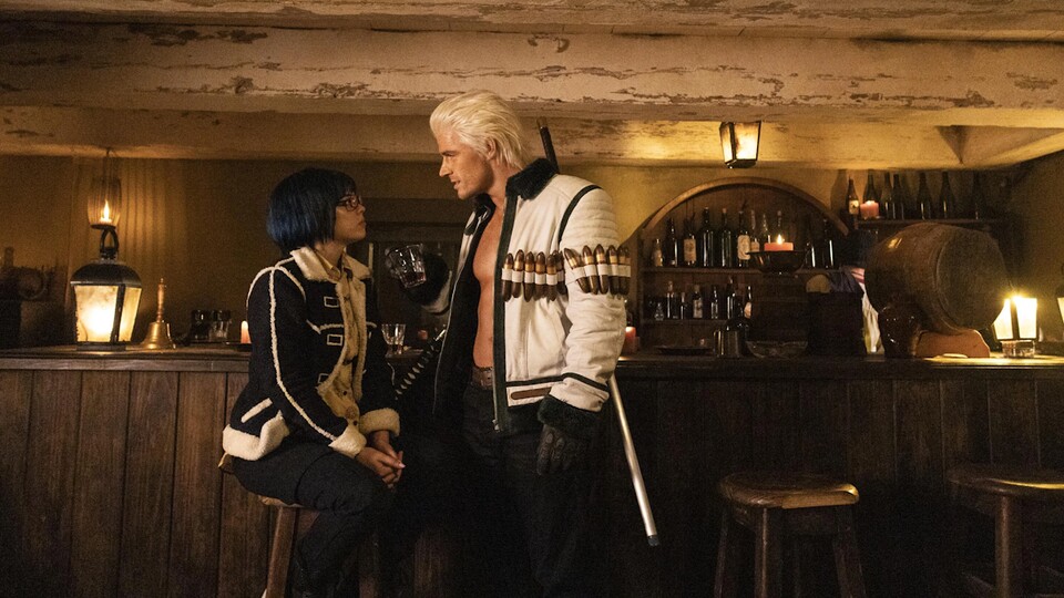 In Staffel 2 der Netflix-Serie treffen Figuren aufeinander, die eigentlich nie oder erst sehr viel später etwas miteinander zu tun haben. So gut wie alle diese Detailänderungen bringen aber allemal einen Mehrwert mit sich. Bildquelle: Netflix