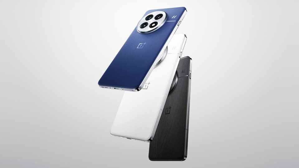 Das OnePlus 13 gibts in drei verschiedenen Farben: Blau, Weiß und das klassische Schwarz.
