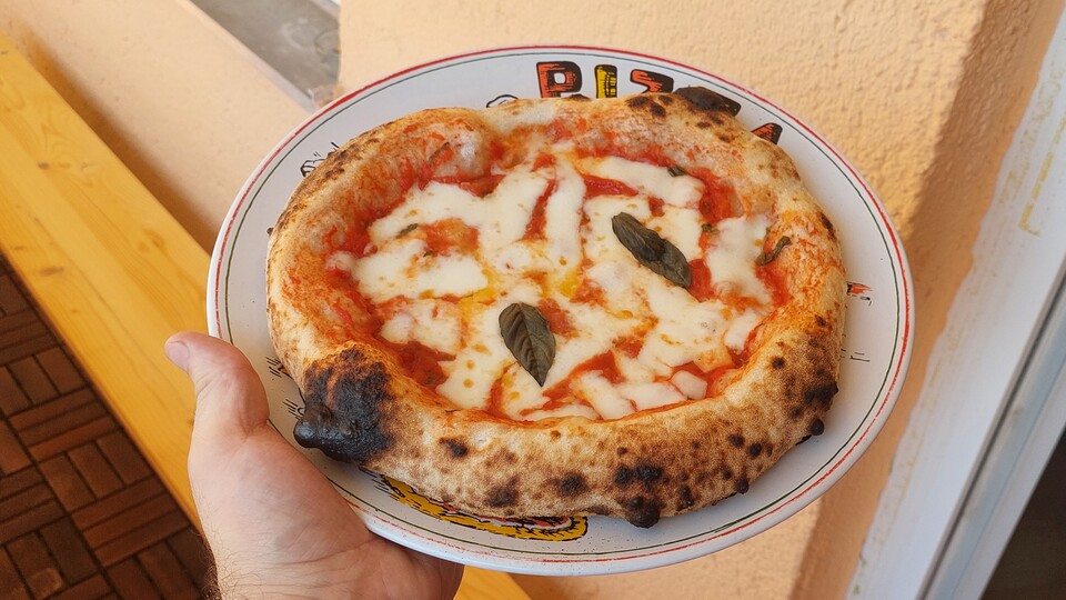 Das war die erste Pizza aus dem Volt 2 aus meinem ersten Teig aus dem Halo Core. Und doch ist sie auf Anhieb perfekt geworden!