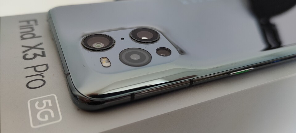 Das Oppo Find X3 Pro spielt leistungstechnisch und auch bei der Kamera in der Oberliga mit und muss sich auch vor dem Galaxy S21 und iPhones nicht verstecken.