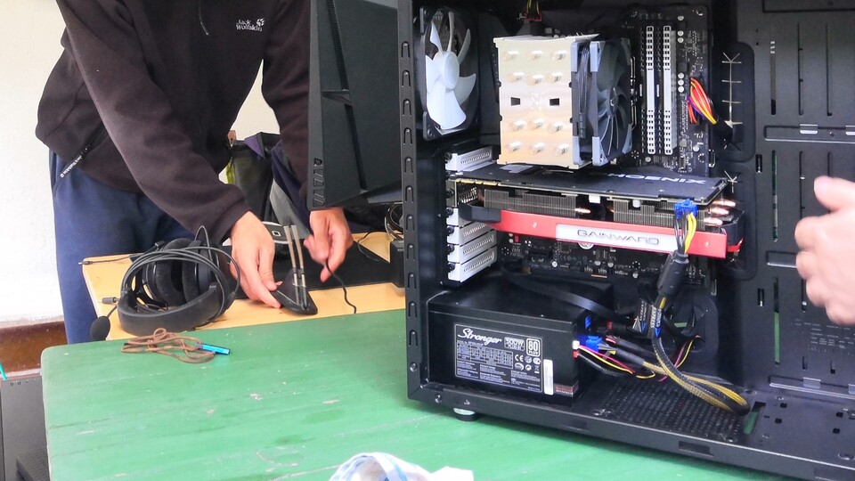 Vor Ort werden die Setups aufgebaut. Die nötige Hardware bringt jeder selbst mit. (Bildquelle: privat)