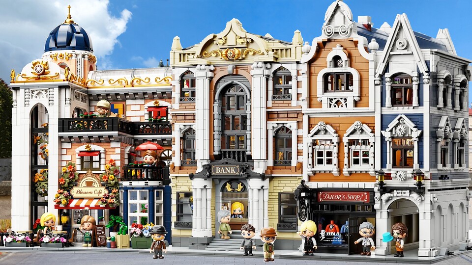 Ein Straßenzug, wie er in Paris stehen könnte. Goldene Ornamente geben dem Ganzen einen Barock-Flair.