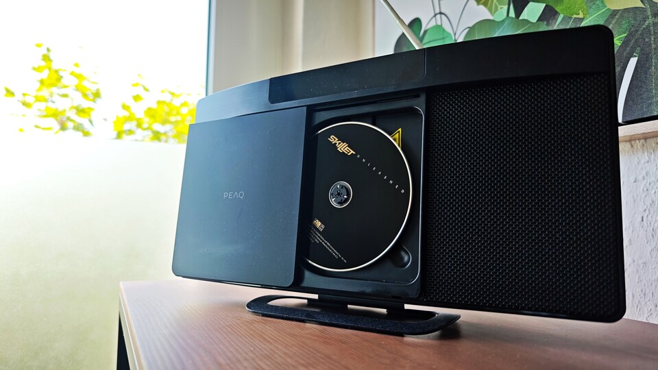 Obwohl ich meine CDs digitalisiere, lege ich immer wieder gerne eine davon in meinen CD-Player. Dieser ist nicht der Beste, aber derzeit reicht er mir aus und er bereitet mit dennoch viel Spaß. (Bildquelle: Duy Linh DinhGameStar Tech)