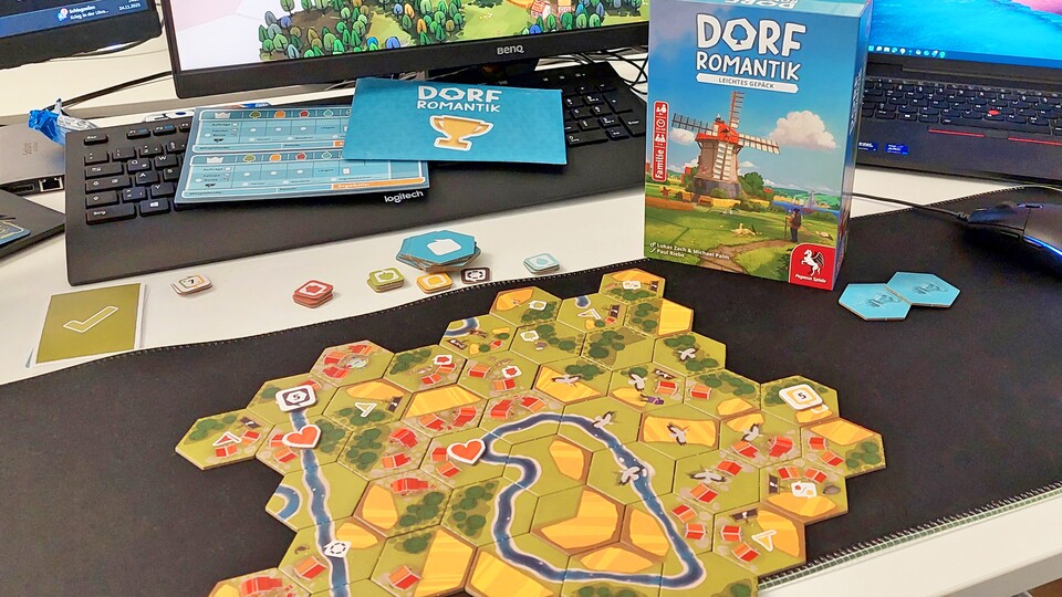 Wenn ich mal auf der Arbeit kurz entspannen will, pack’ ich einfach Dorfromantik aus und spiele eine kleine Runde.