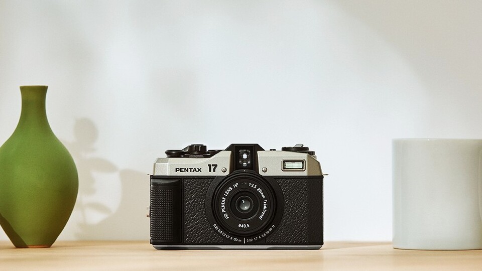 Die Pentax 17 ist eine analoge Halbformat-Kamera. Fujifilm plant eine ähnliche Digitalkamera. (Bildquelle: Ricoh Pentax)