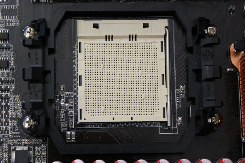 Die bisher erschienenen Phenom-II-CPUs passen nicht in den brandneuen Sockel AM3.