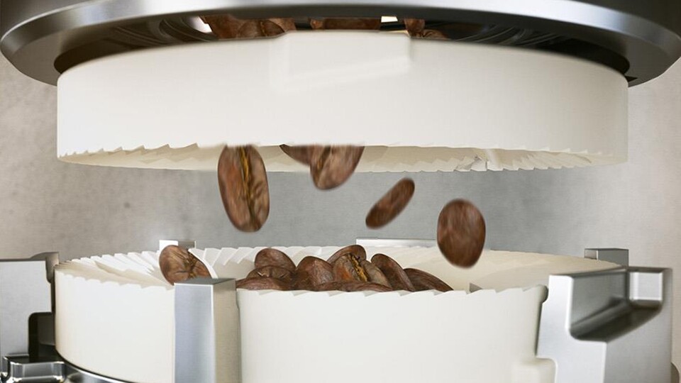 Ceramic is considered the ultimate when it comes to reliable and long-lasting grinders. The material ensures reliable results for many years.