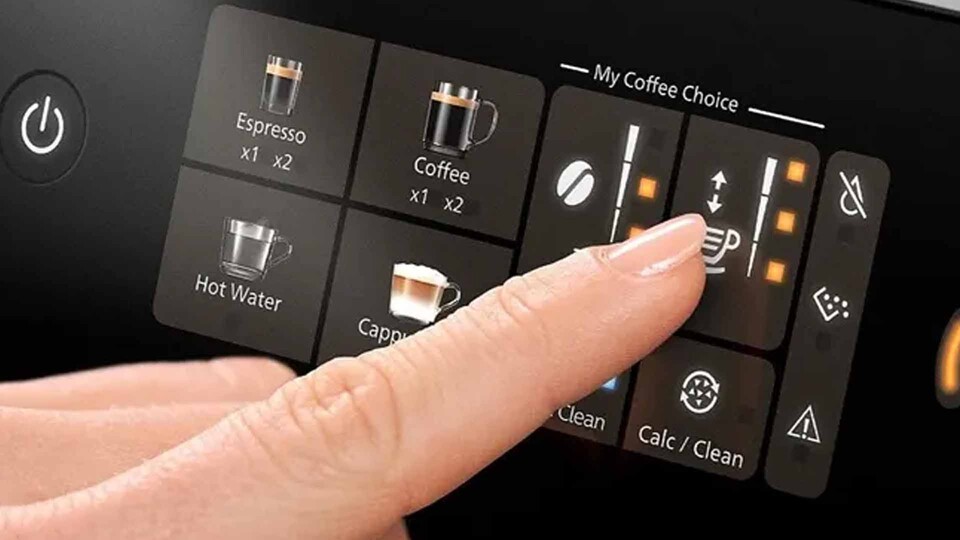 Kaffee nach eurem Geschmack: Über das Touchdisplay wählt ihr beim Philips LatteGo 2300 euer Wunschgetränk und passt Stärke, Füllmenge und Milchschaum individuell an.