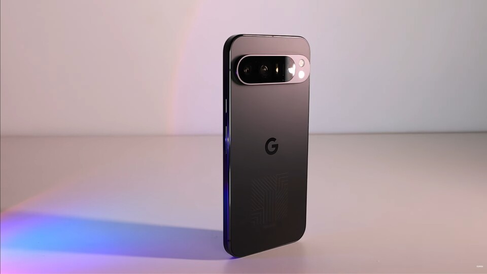 Googles Pixel 9 Handys könnten mit einer älteren Version von Android ausgeliefert werden. (Bild: Screenshot YouTube Andro-news)