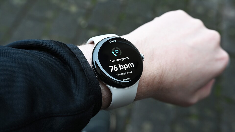 Die Google Pixel Watch 4 offenbarte im Test nur wenige Schwächen. Die Smartwatch misst die Herzfrequenz übrigens jede Sekunde. (BIld: Patrick S. - GameStar Tech).