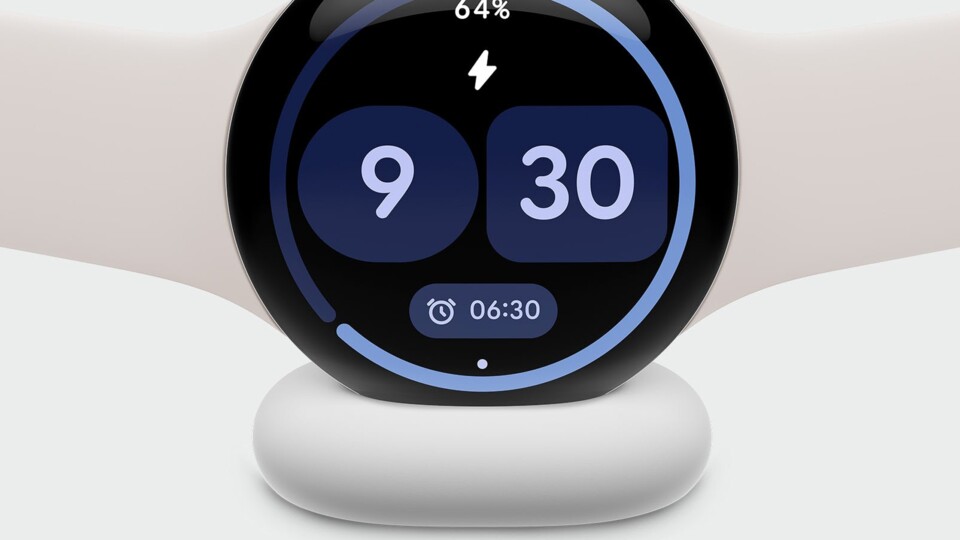 Mit dem neuen Ladesystem wirkt die Pixel Watch 4 wie eine kleine Anzeige auf dem Nachttisch.