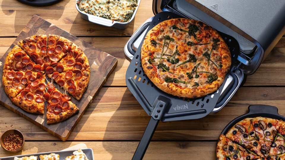 Richtig gute Pizza bedarf nicht nur guter Zutaten - auch das Backen selbst entscheidet über Top oder Flop. Ein normaler Backofen schafft das einfach nicht.